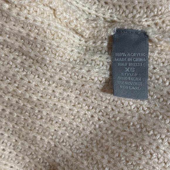 V-neck sweater - Picture 4 of 4